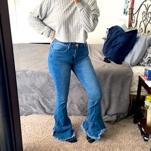 Super cute high waisted flared jeans